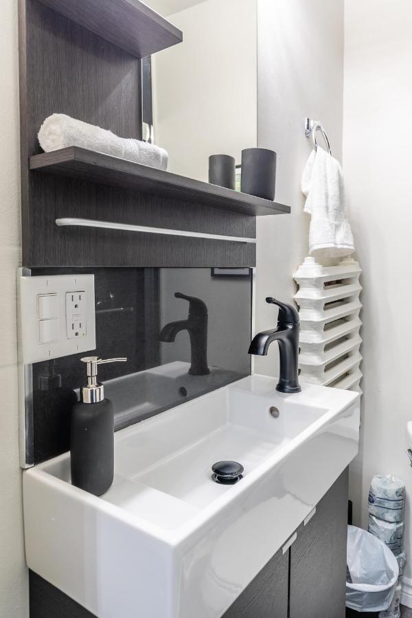 Upscale Studio - Boutique - Prime Downtown Location! *