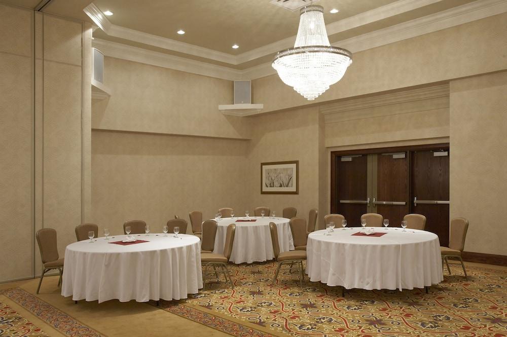 Plaza And Conference Center Hotel 4*