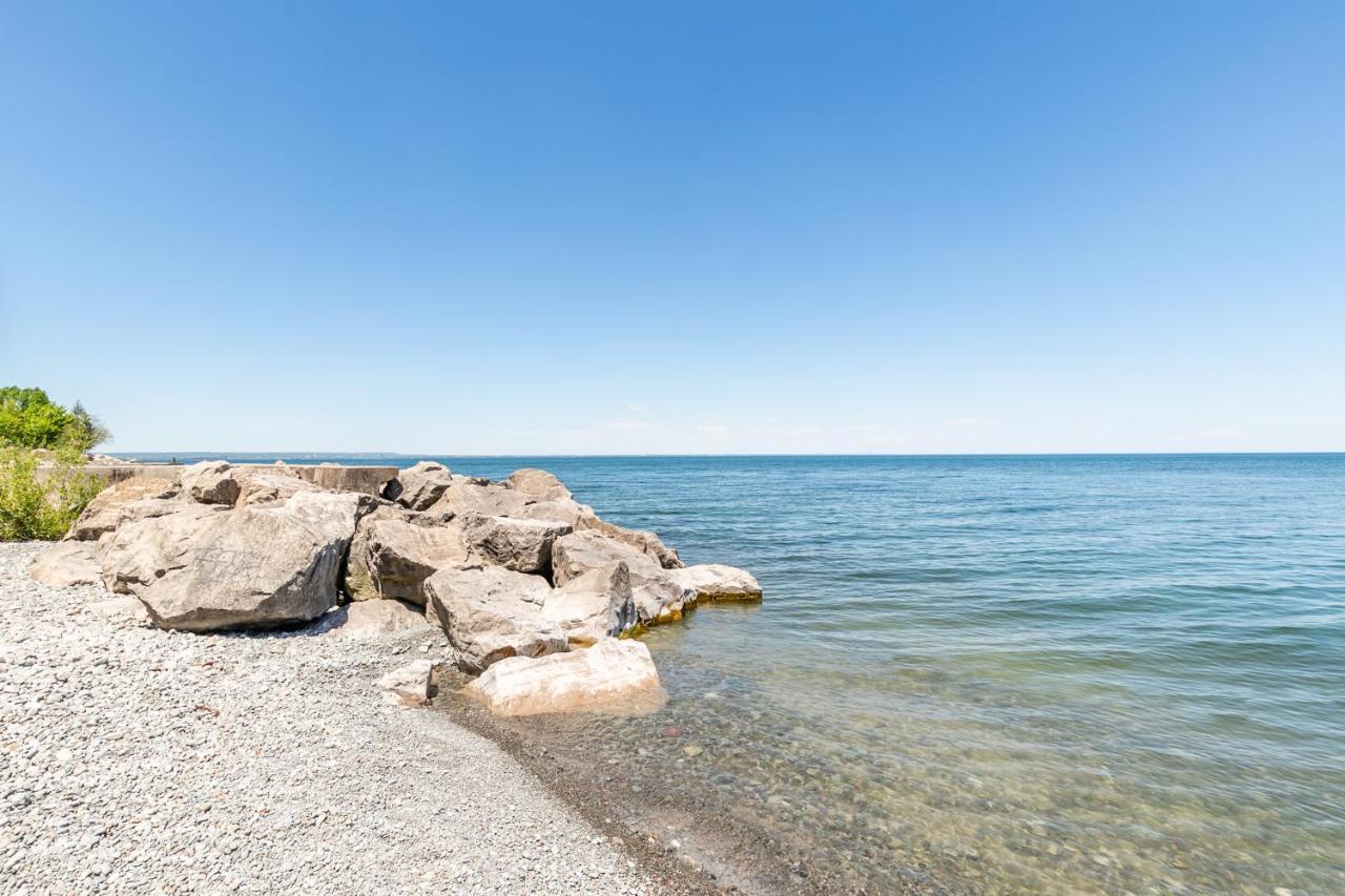 Modern Homes Ontario Shore By Globalstay