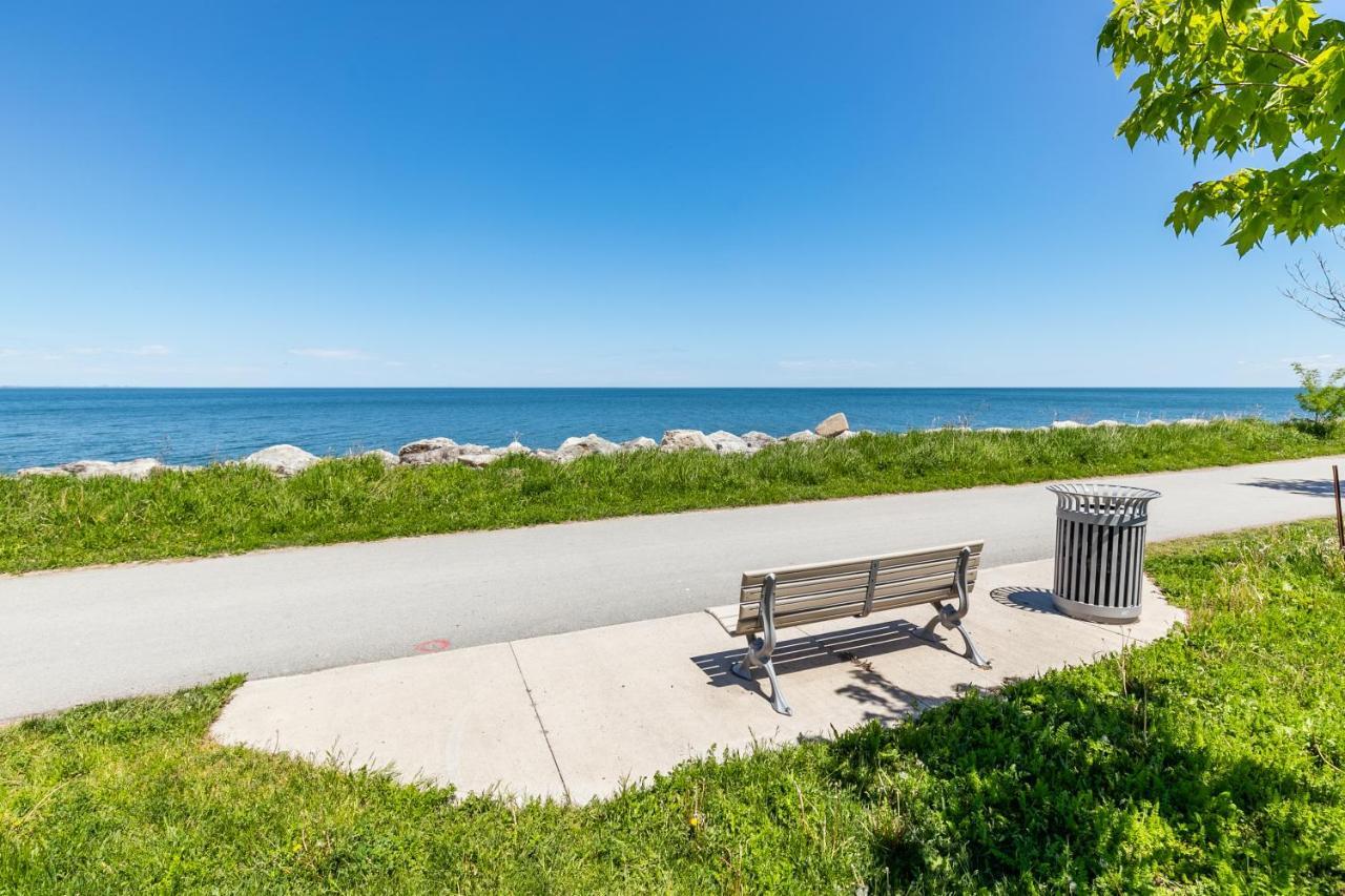 Modern Homes Ontario Shore By Globalstay