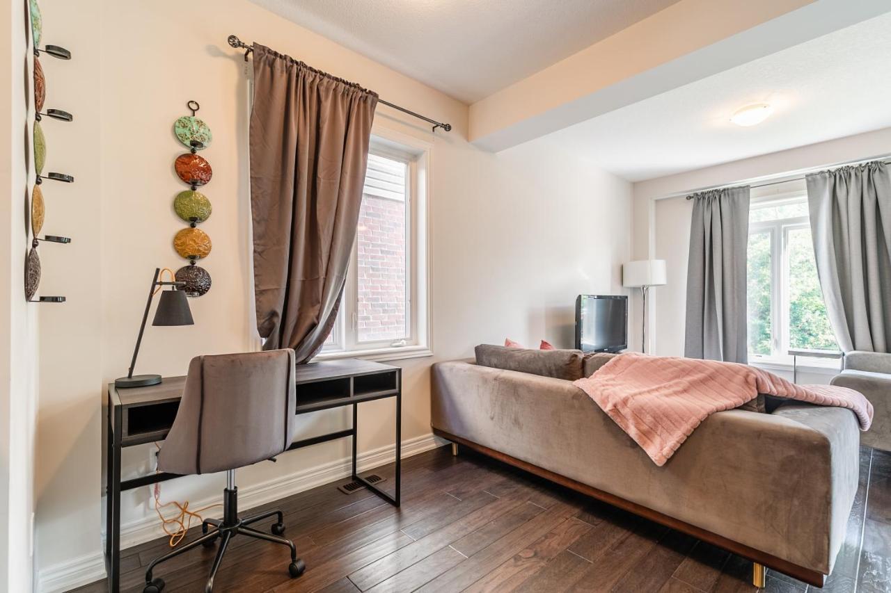 Globalstay Modern Townhomes In Lakeshore Steps To The Beach Holiday home