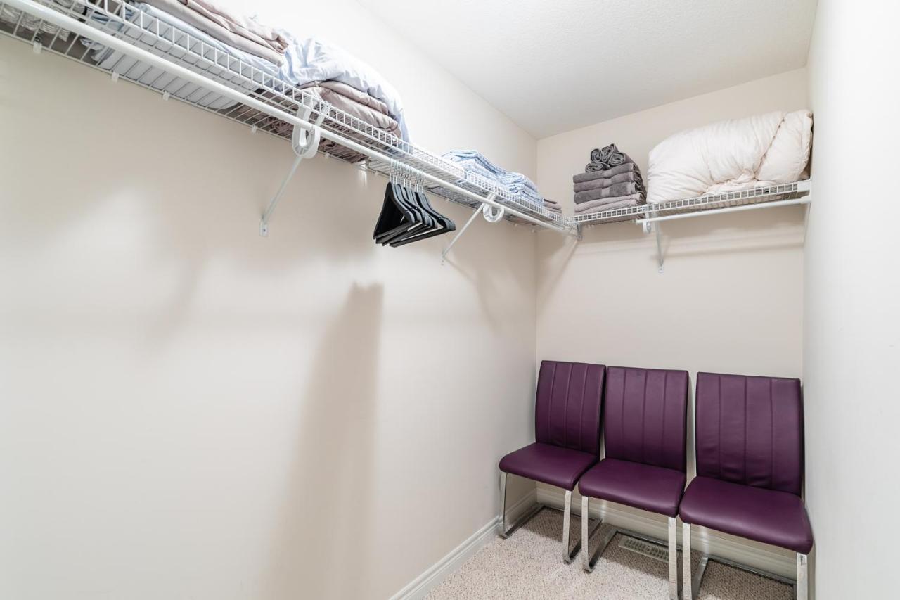 Globalstay Modern Townhomes In Lakeshore Steps To The Beach Holiday home Hamilton