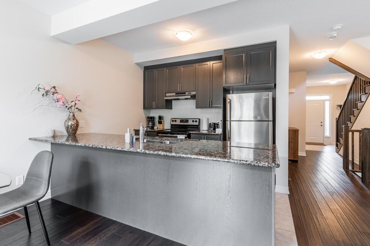 Globalstay Modern Townhomes In Lakeshore Steps To The Beach