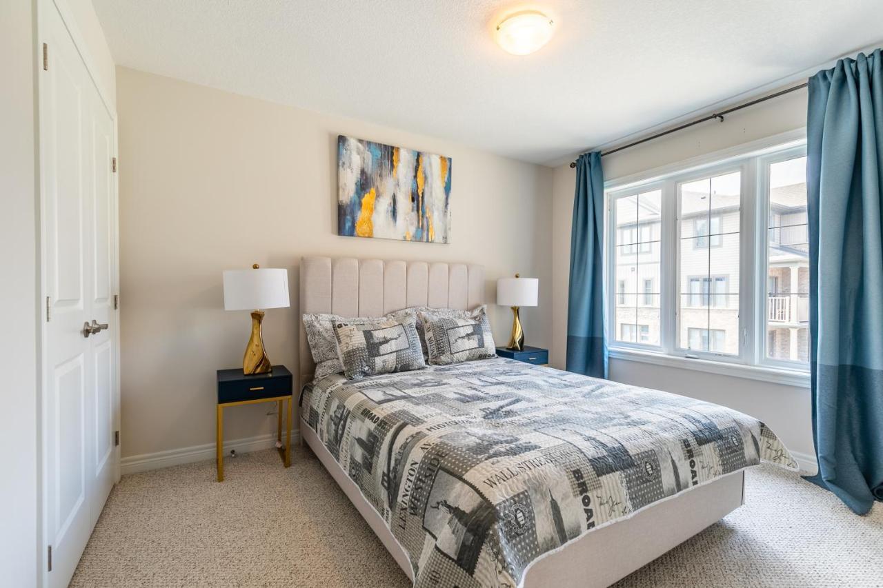 Holiday home Globalstay Modern Townhomes In Lakeshore Steps To The Beach *