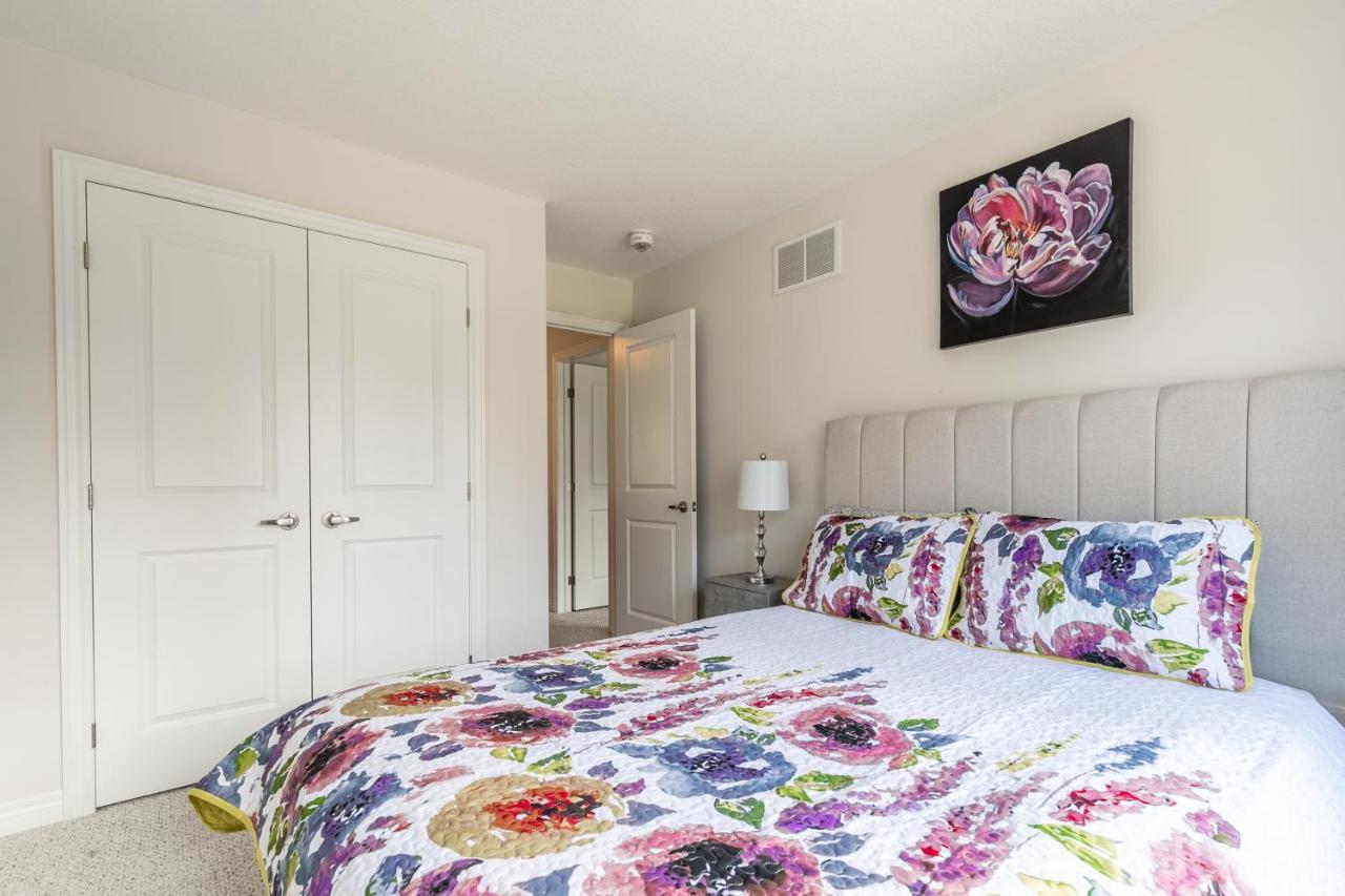 Holiday home Globalstay Modern Townhomes In Lakeshore Steps To The Beach *