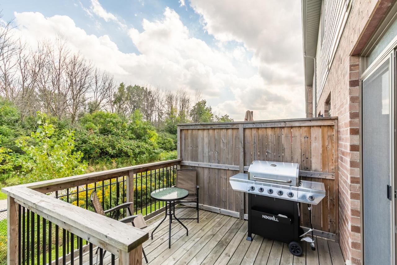 Holiday home Globalstay Modern Townhomes In Lakeshore Steps To The Beach *