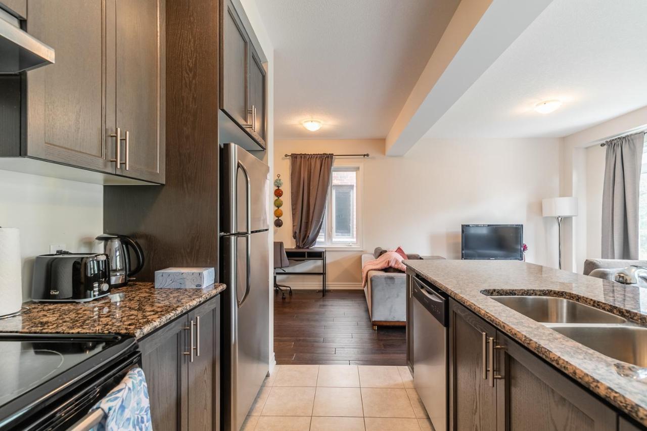 Holiday home Globalstay Modern Townhomes In Lakeshore Steps To The Beach