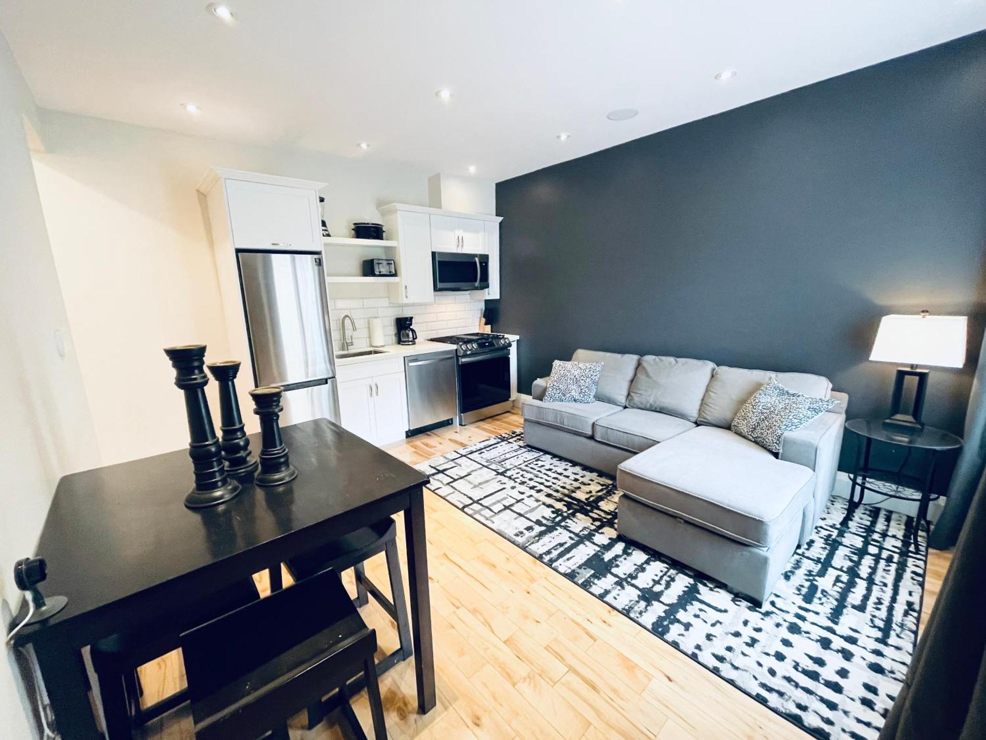 Chic Two Bedroom Downtown Hamilton