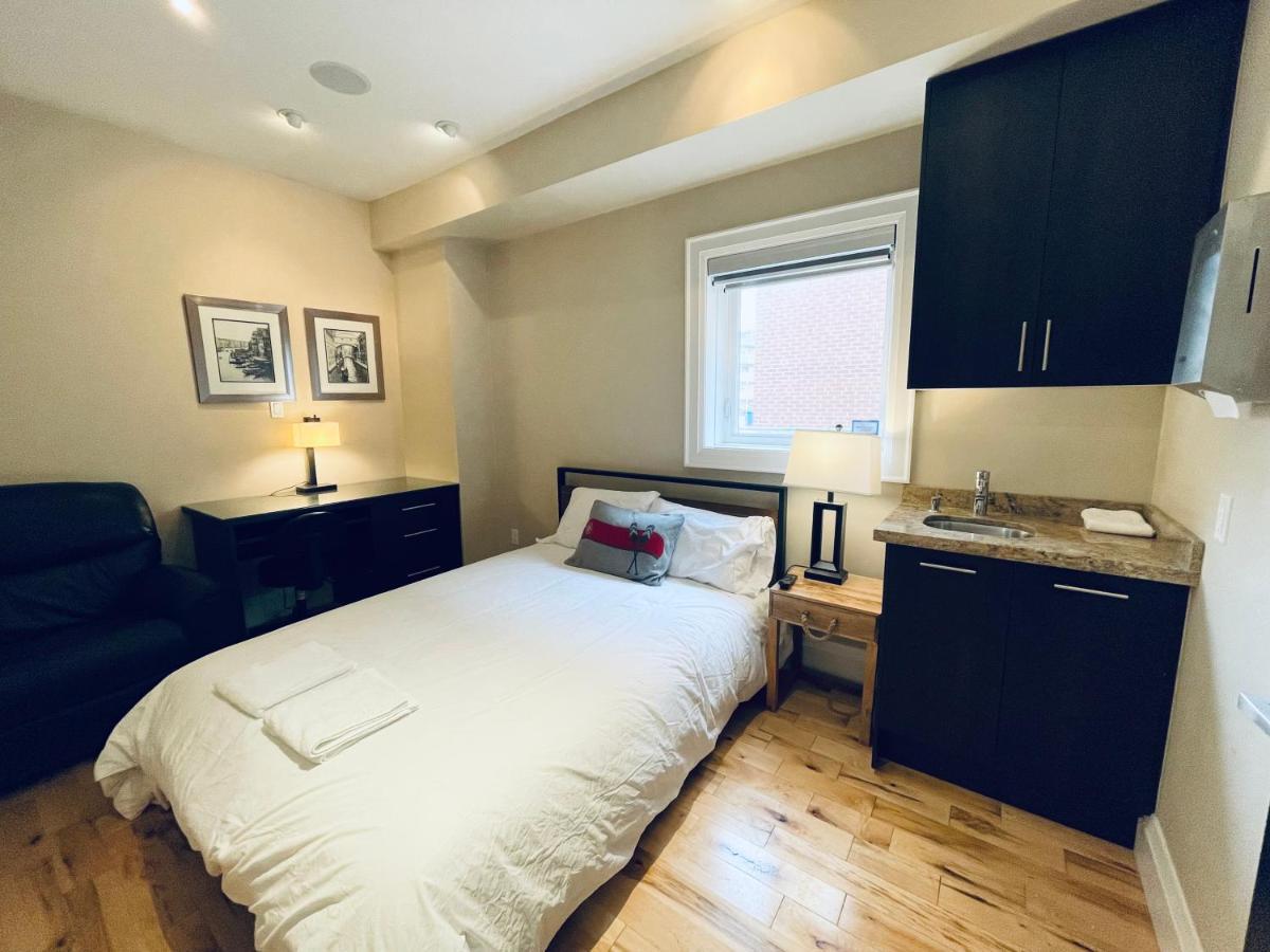 Chic Two Bedroom Downtown Hamilton