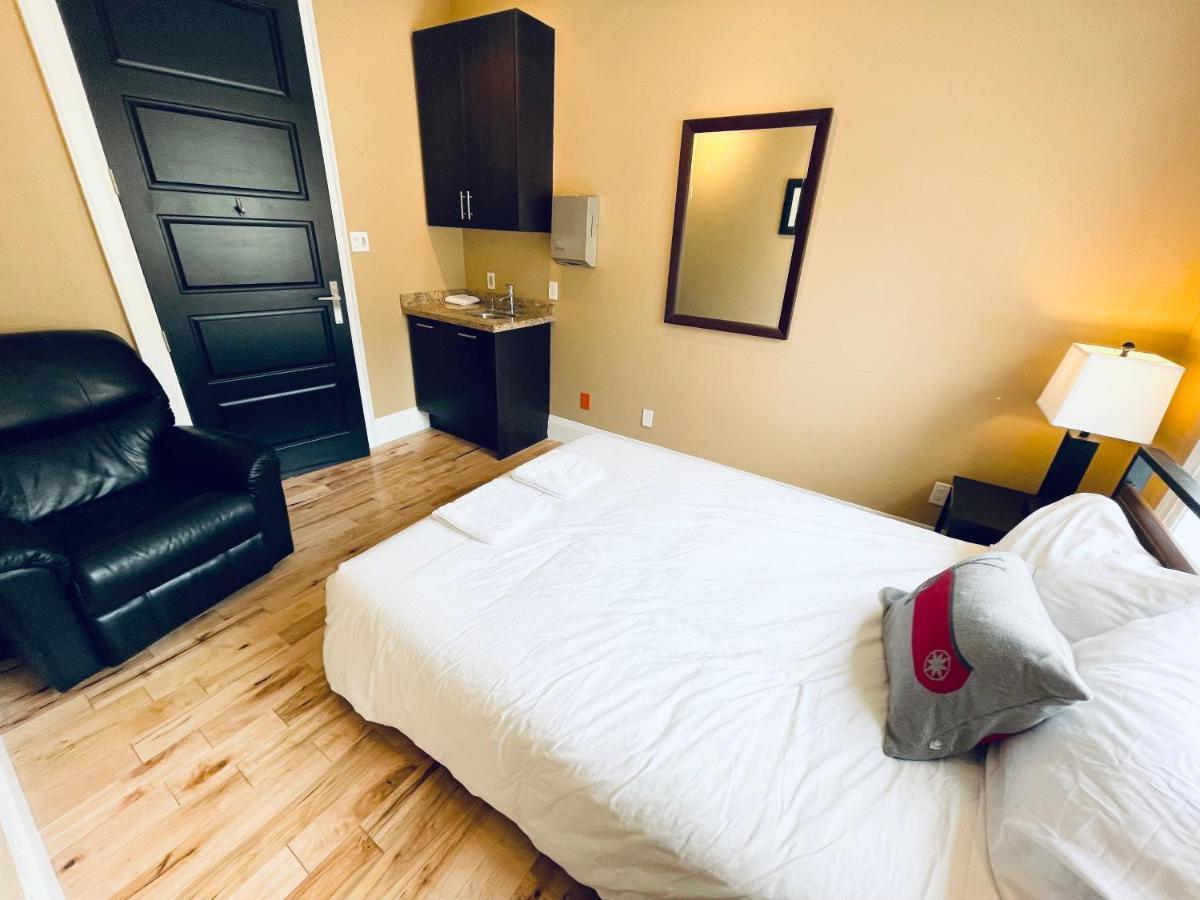 Chic Two Bedroom Downtown Aparthotel