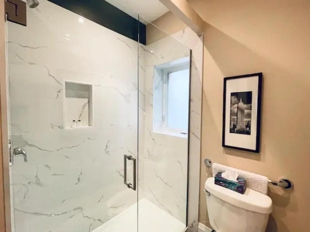 Aparthotel Chic Two Bedroom Downtown Hamilton