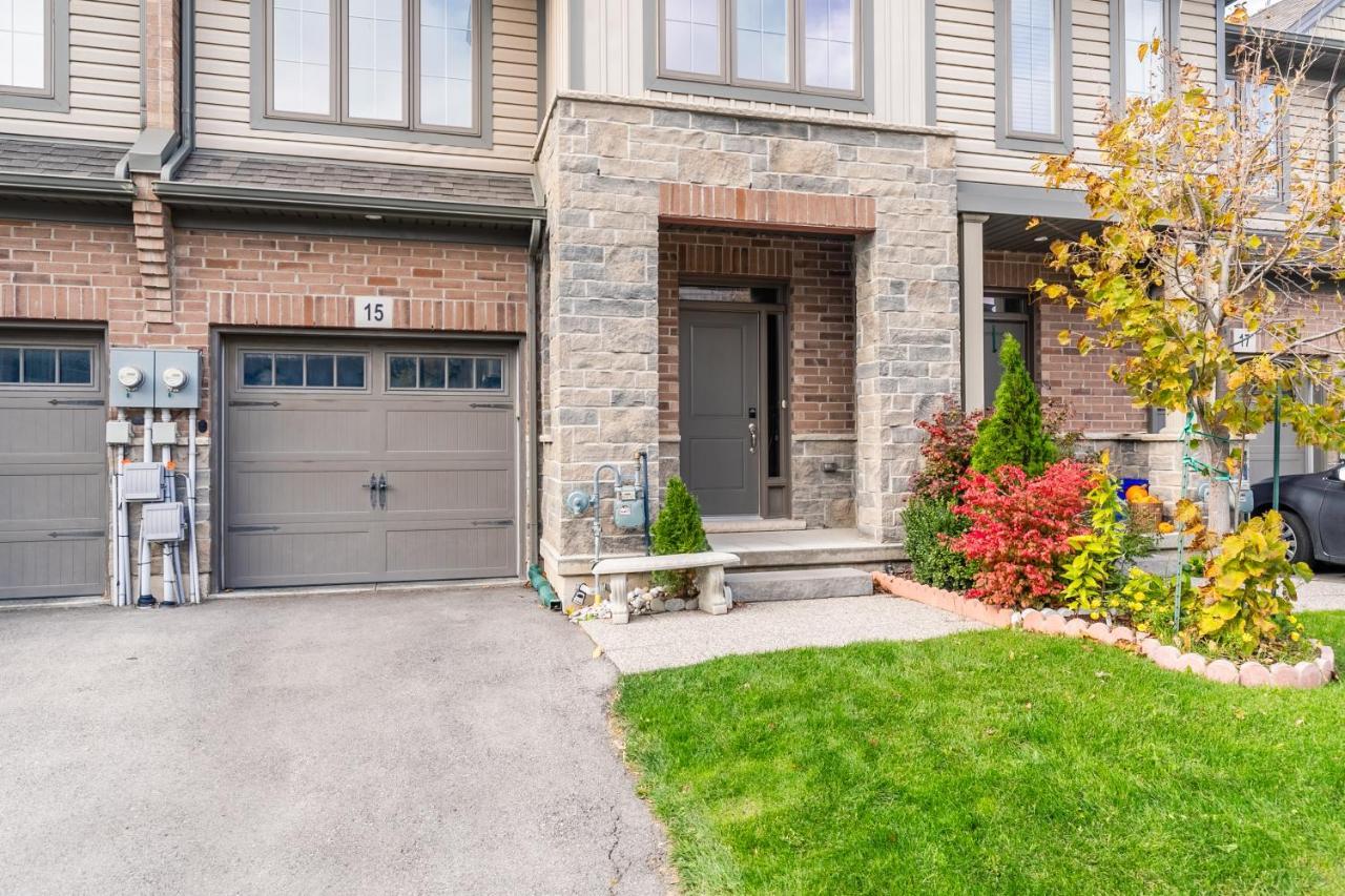 Globalstay Modern Townhomes In Lakeshore Steps To The Beach Holiday home *
