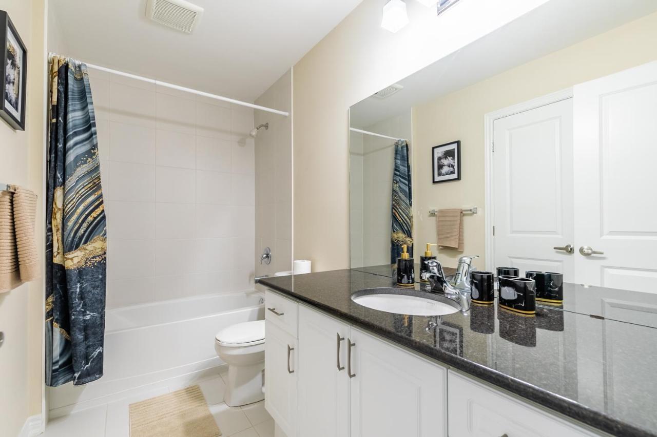 Globalstay Modern Townhomes In Lakeshore Steps To The Beach