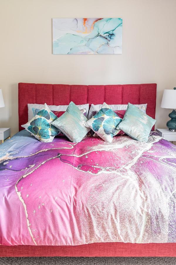 Globalstay Modern Townhomes In Lakeshore Steps To The Beach Holiday home