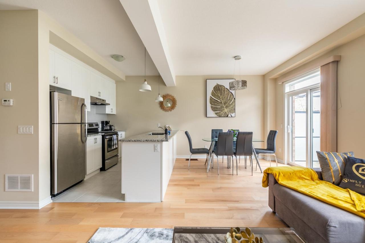 Globalstay Modern Townhomes In Lakeshore Steps To The Beach Holiday home Hamilton