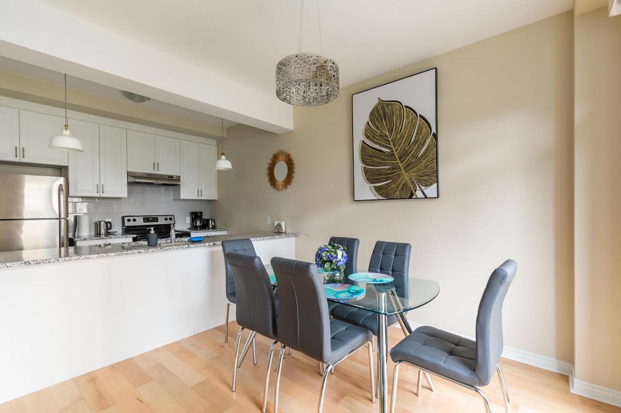 Globalstay Modern Townhomes In Lakeshore Steps To The Beach Holiday home