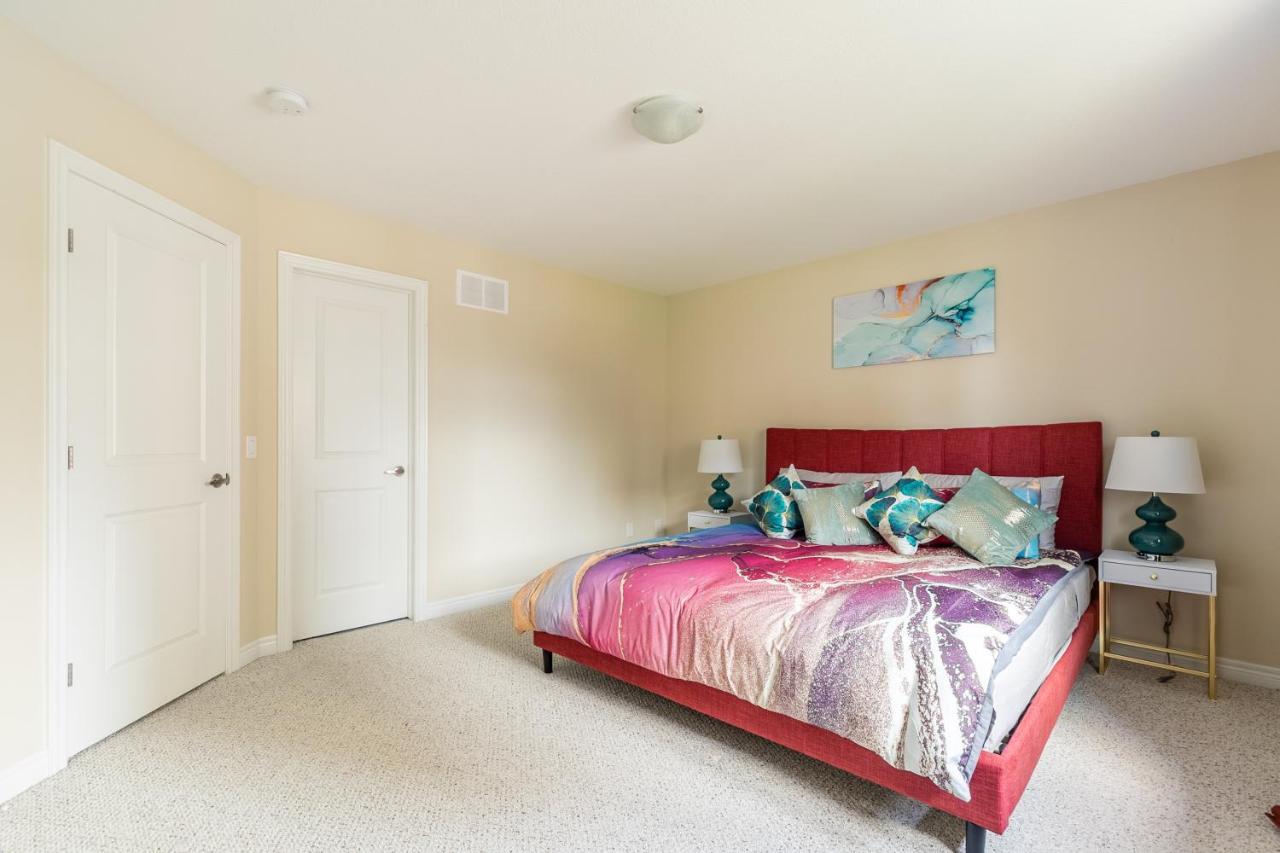 Holiday home Globalstay Modern Townhomes In Lakeshore Steps To The Beach *
