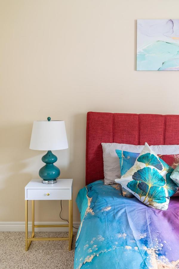 Globalstay Modern Townhomes In Lakeshore Steps To The Beach Holiday home