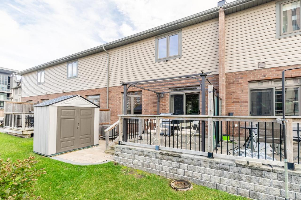 Globalstay Modern Townhomes In Lakeshore Steps To The Beach Holiday home Hamilton