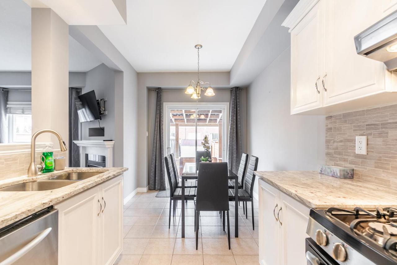 Holiday home 3br 2ba Townhomes With Hot Tub & Bbq By Globalstay Hamilton