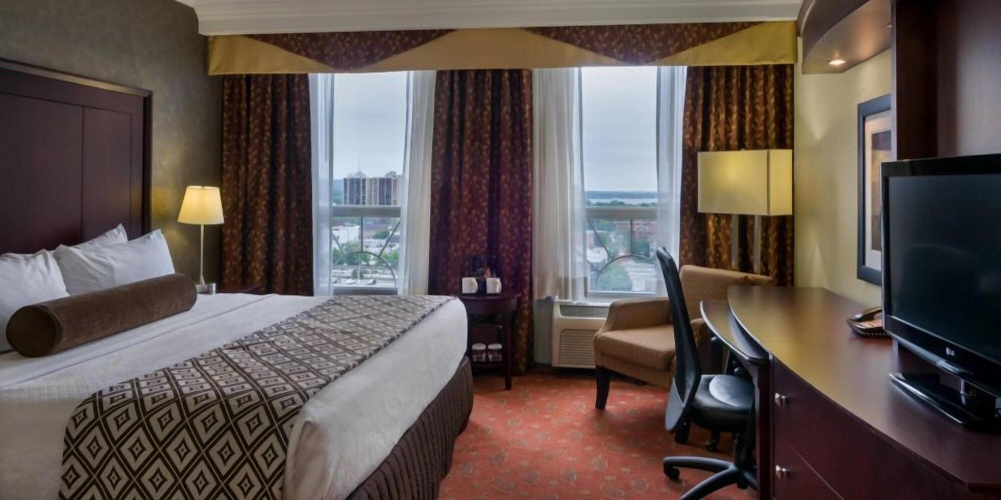 Plaza And Conference Centre Hotel 3*