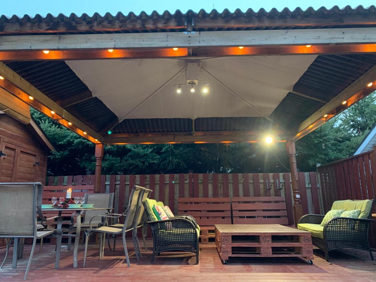 Greenhill Basement With Spacious Patio Hamilton
