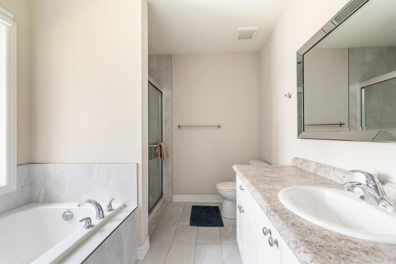 Modern Homes Ontario Shore By Globalstay