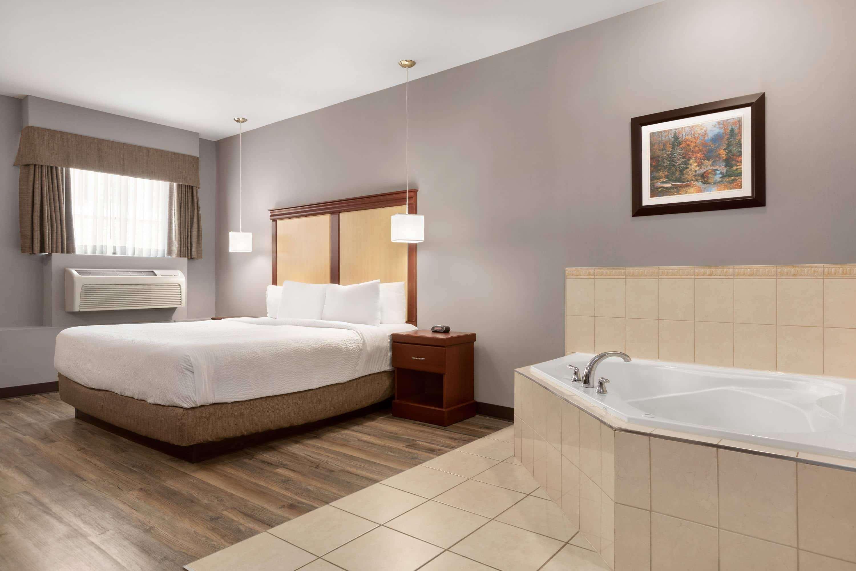 Hotel Days By Wyndham - Downtown Hamilton