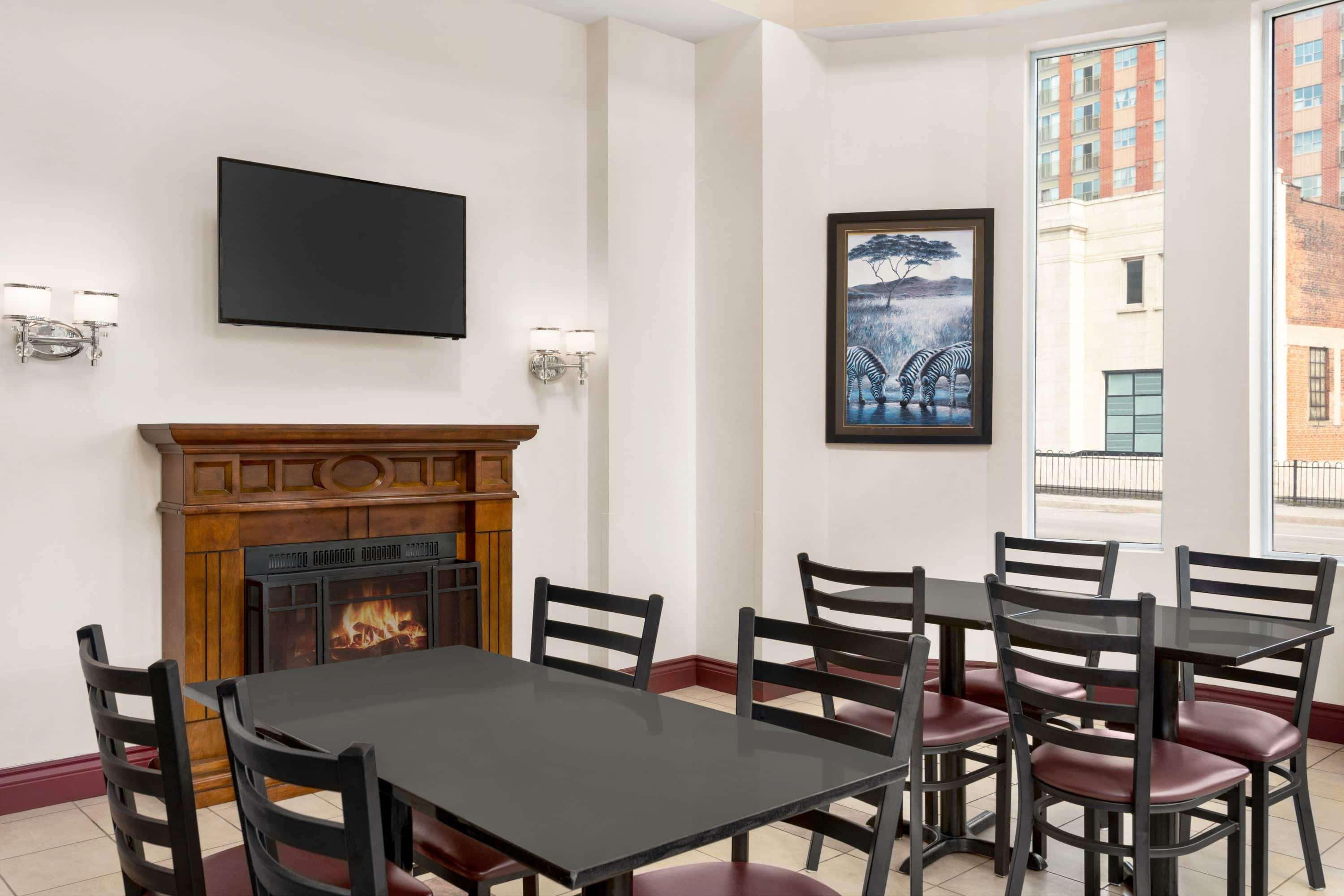 Hotel Days By Wyndham - Downtown Hamilton