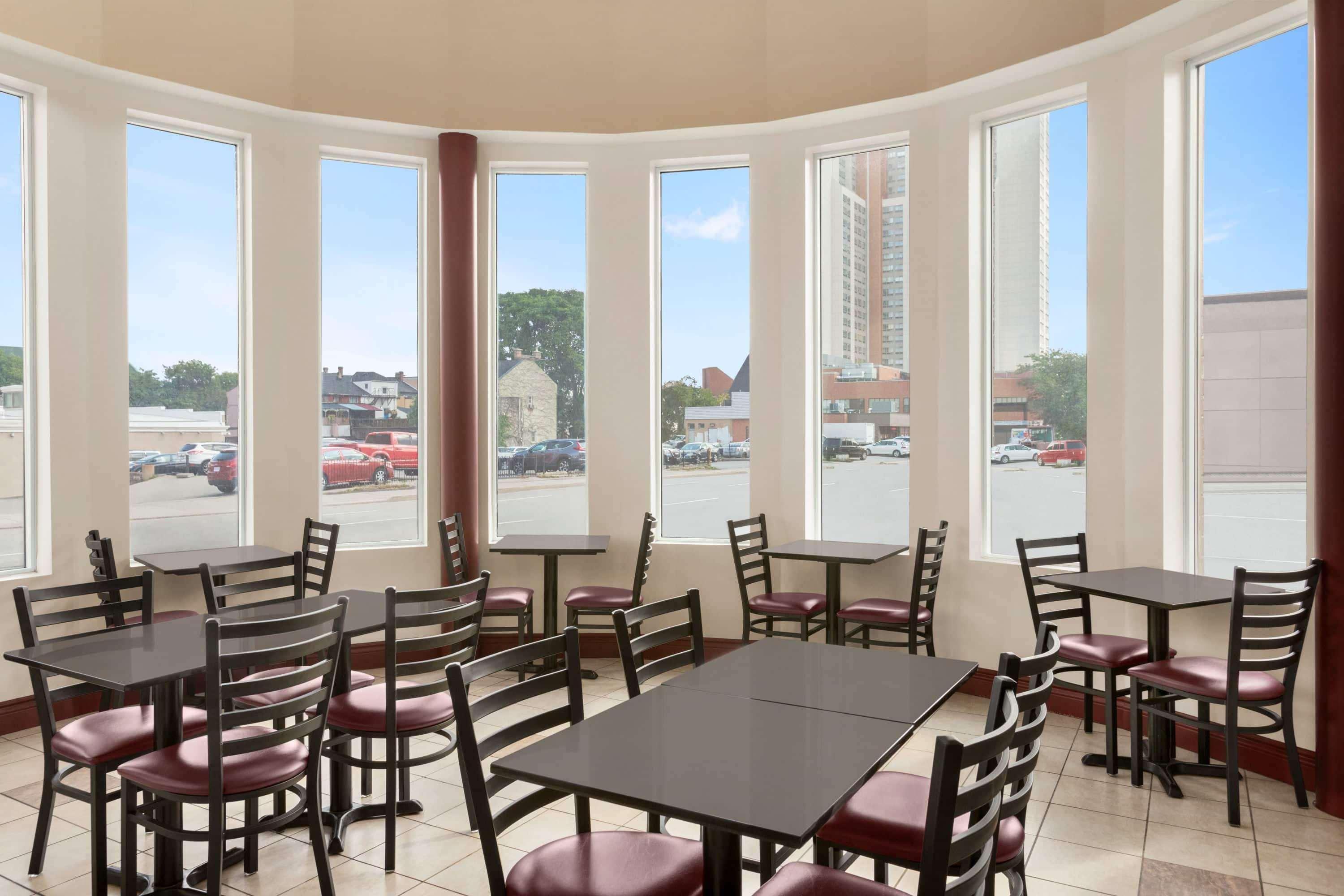 Days By Wyndham - Downtown Hotel Hamilton