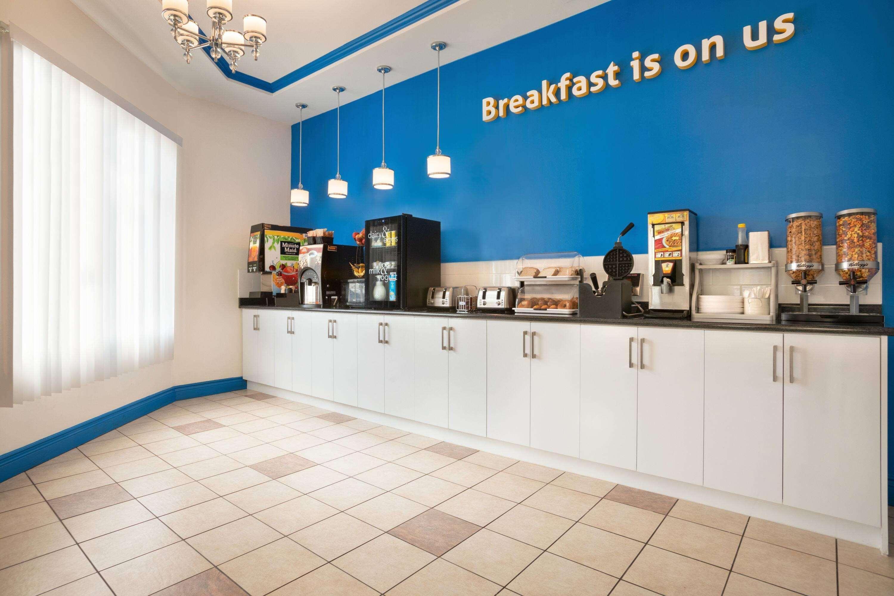 Hotel Days By Wyndham - Downtown