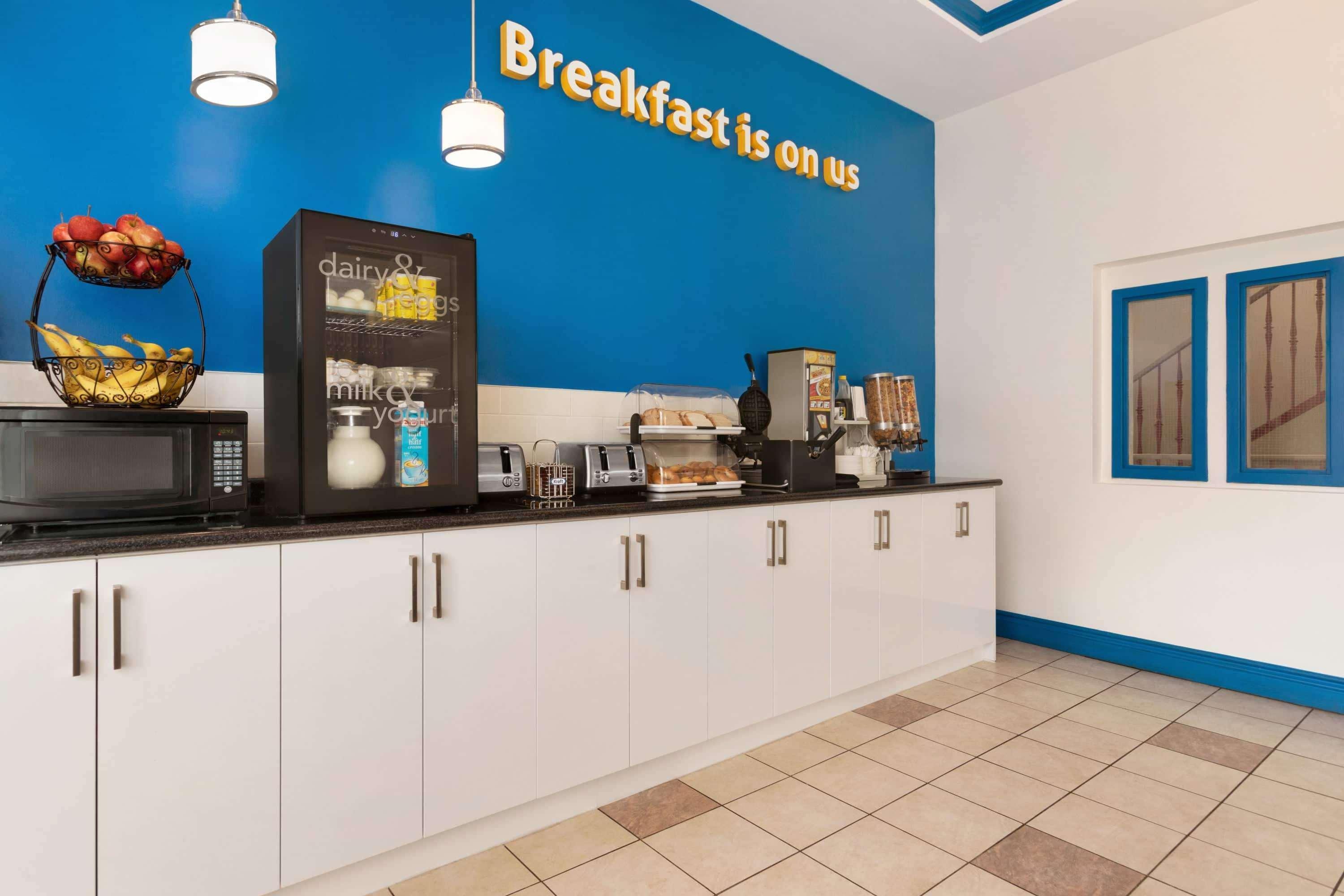 Days By Wyndham - Downtown 3*