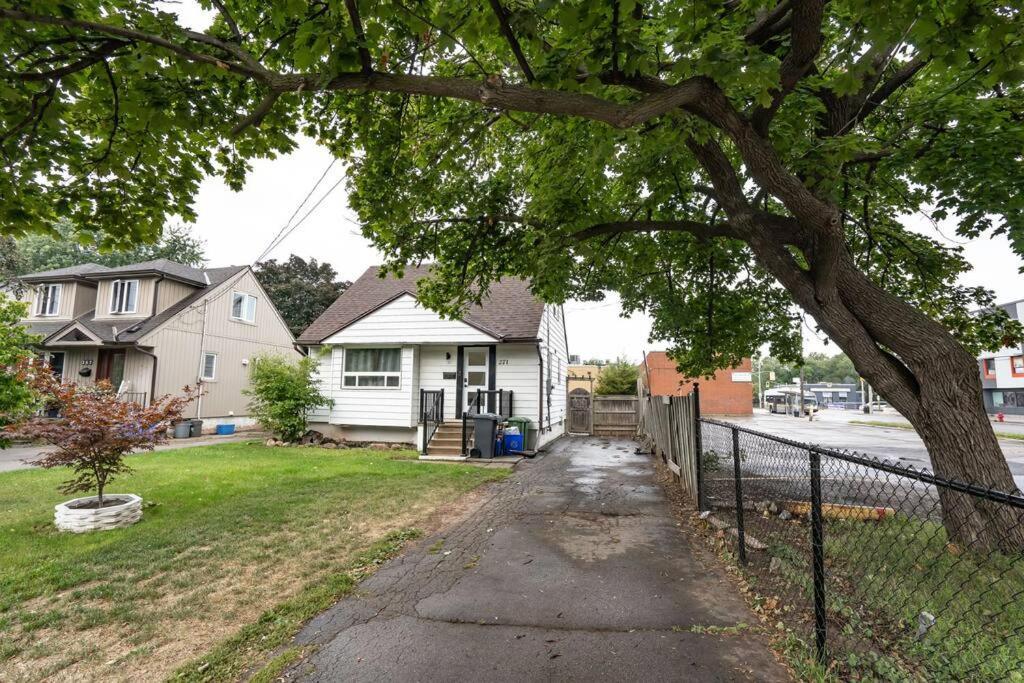 Holiday home Cozy 4-bdrm Pet-friendly East Escape
