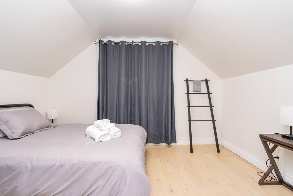 Holiday home Cozy 4-bdrm Pet-friendly East Escape Hamilton