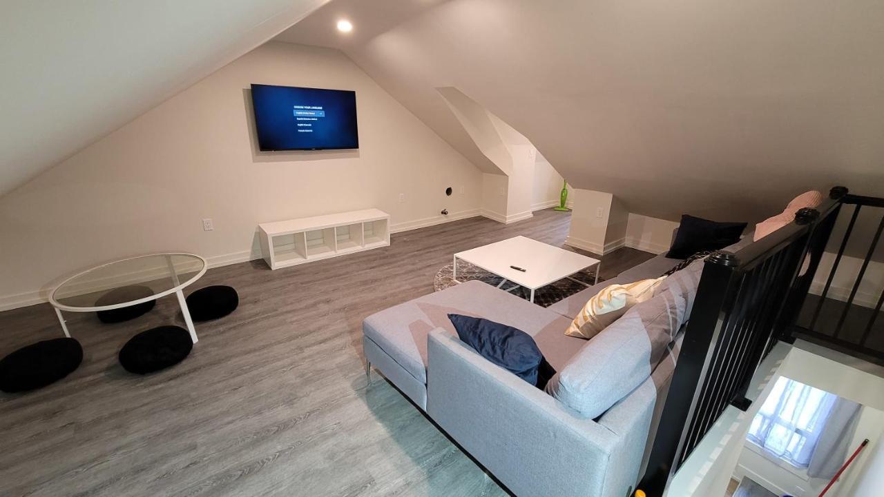 Lovely 2 Level Hamilton