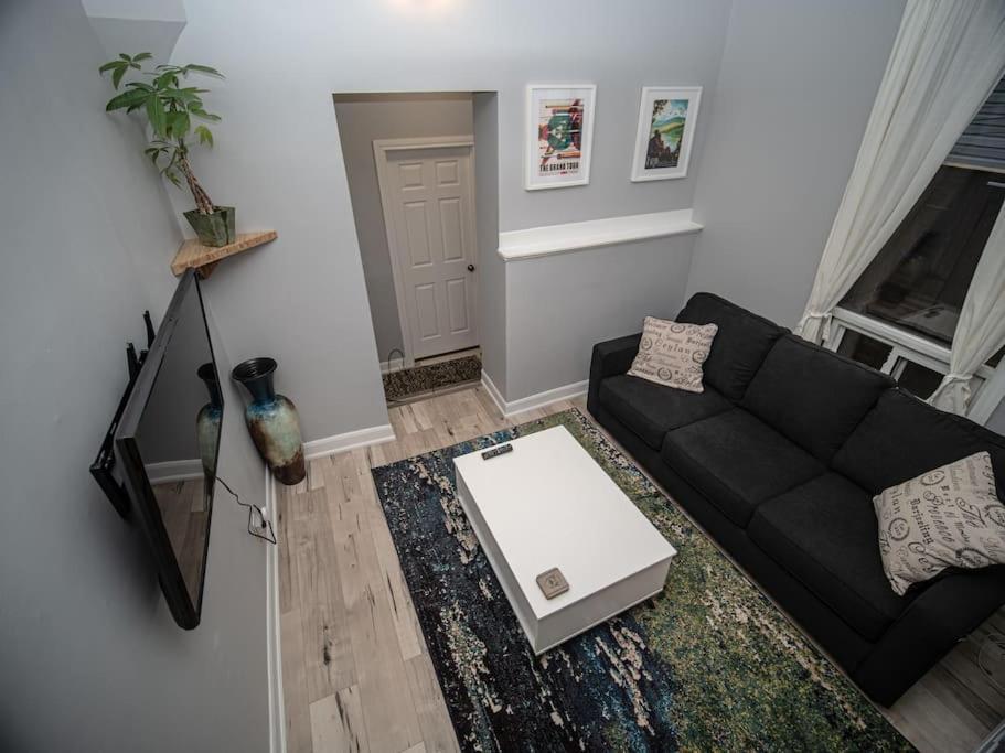 Brand New 1 Bedroom Centrally Located Apartment *