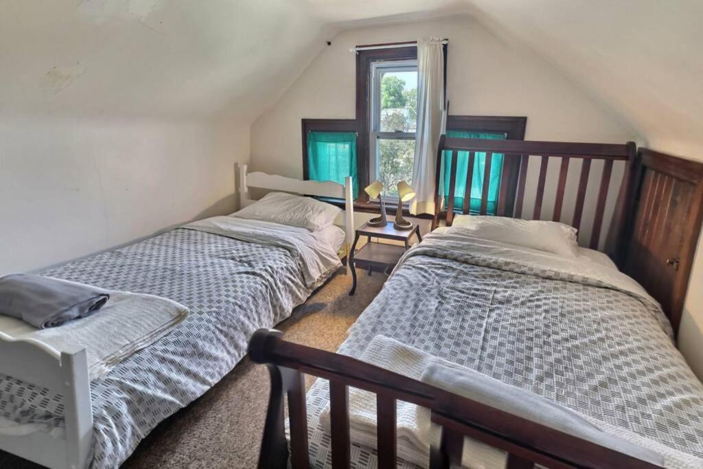 Dundurn Dwelling-charming Century *