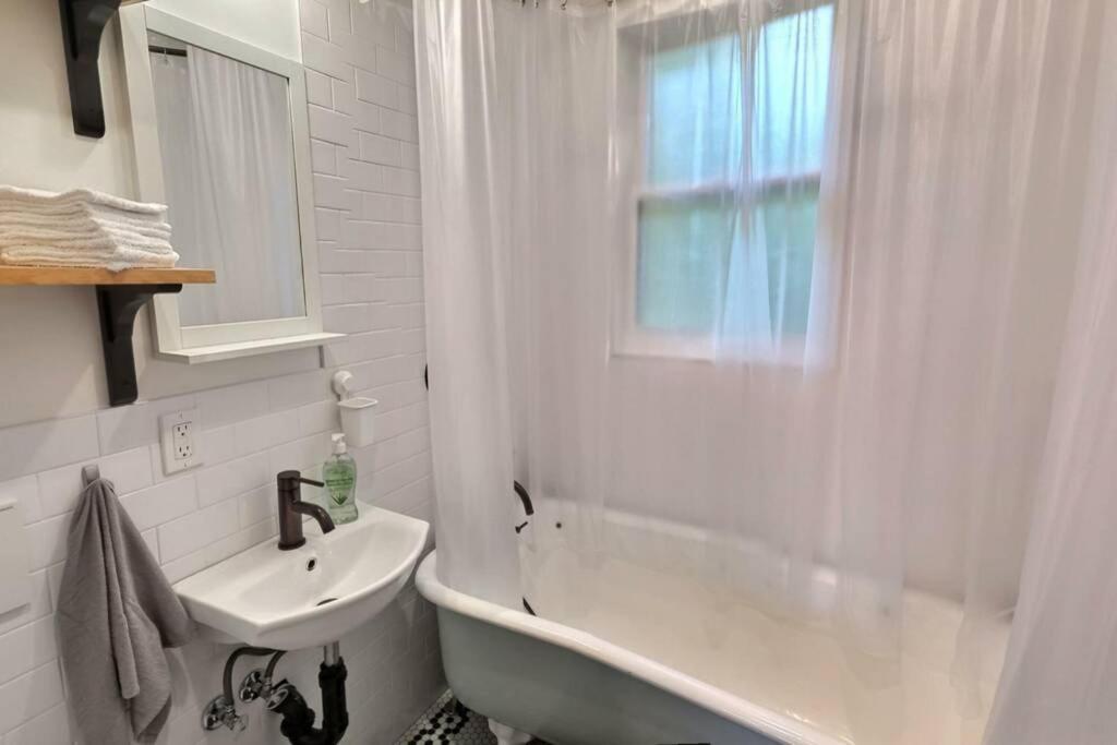 Dundurn Dwelling-charming Century Holiday home