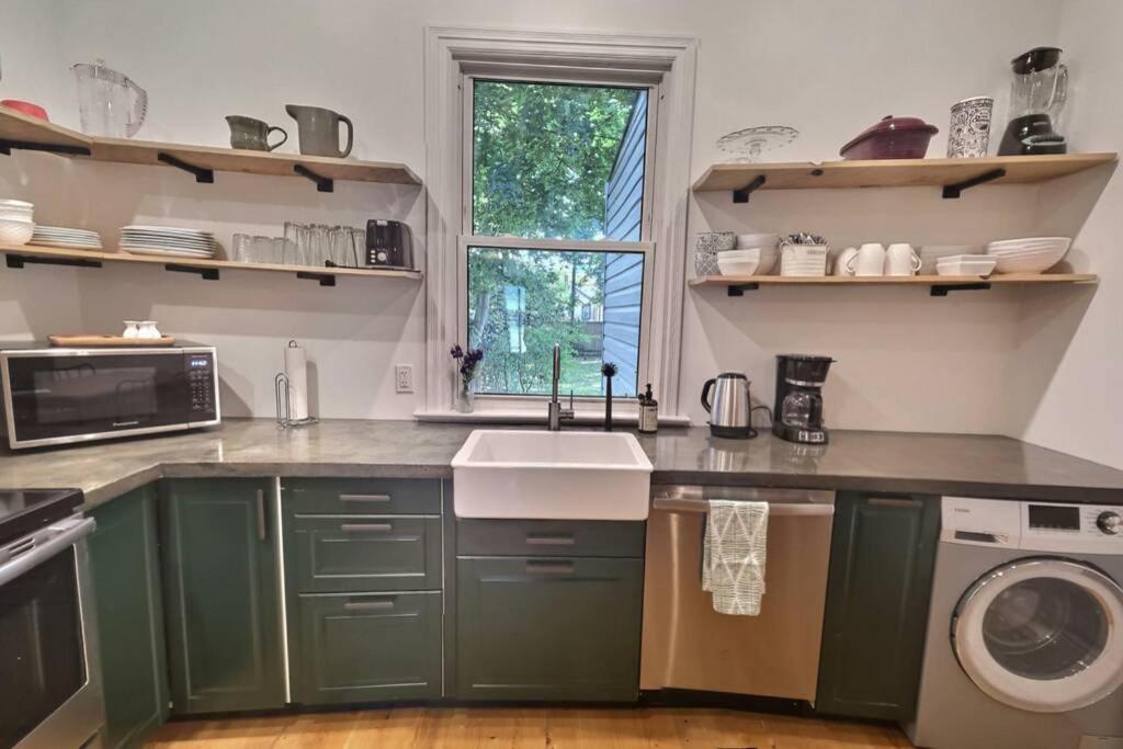 Dundurn Dwelling-charming Century Holiday home *