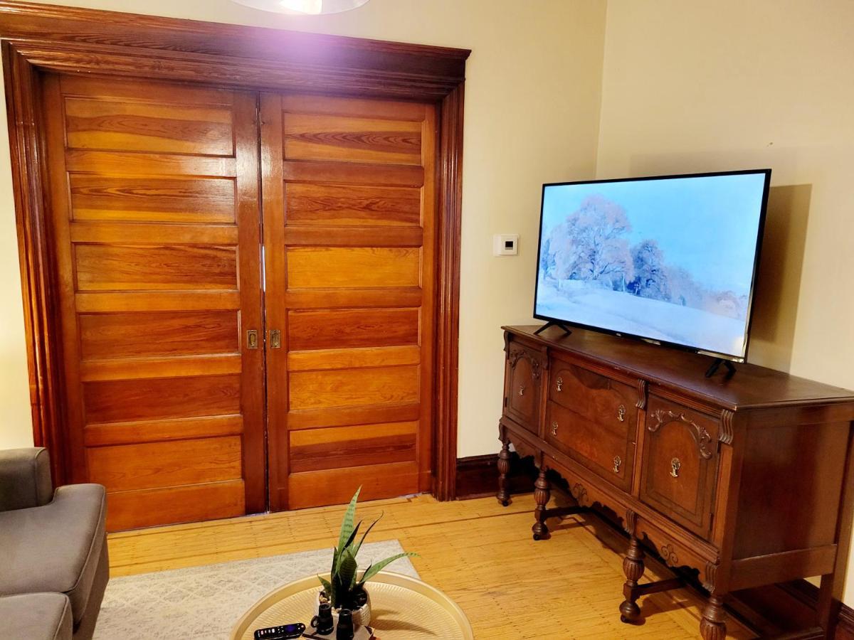Holiday home Dundurn Dwelling-charming Century Hamilton
