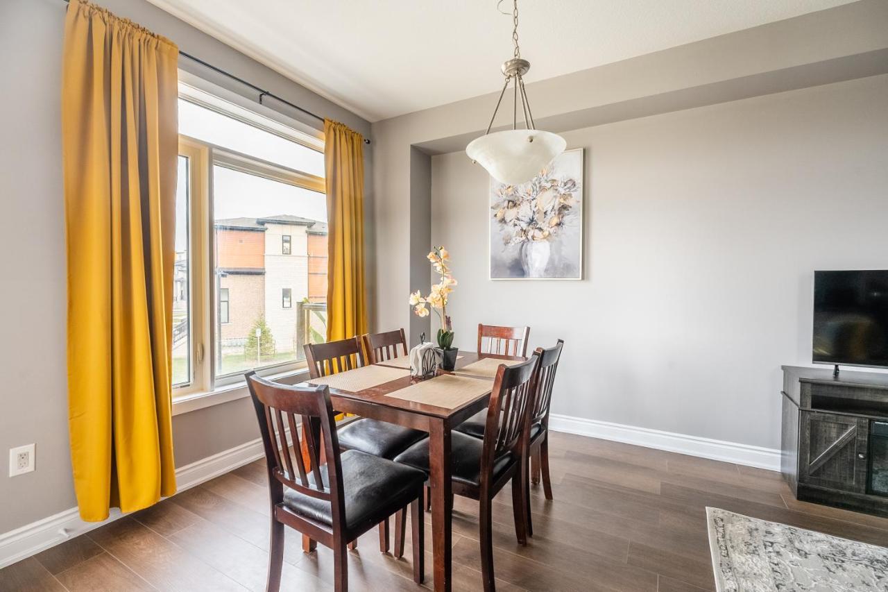 Modern Homes Ontario Shore By Globalstay