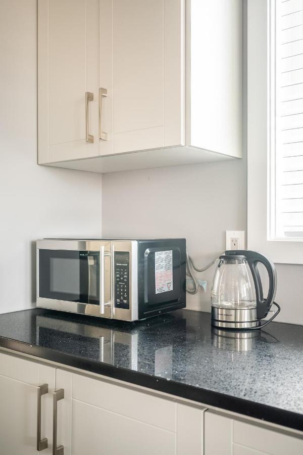 Modern Homes Ontario Shore By Globalstay