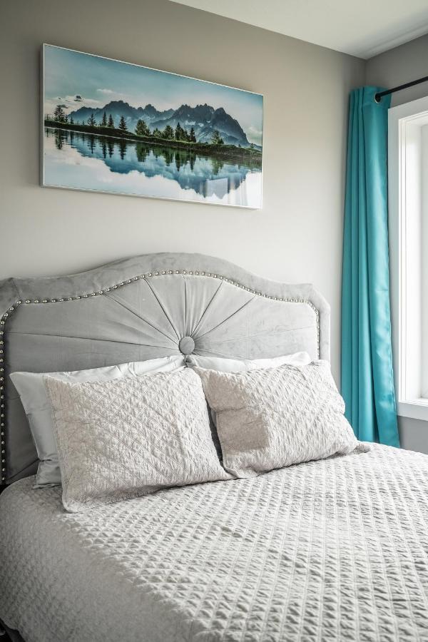 Modern Homes Ontario Shore By Globalstay Hamilton