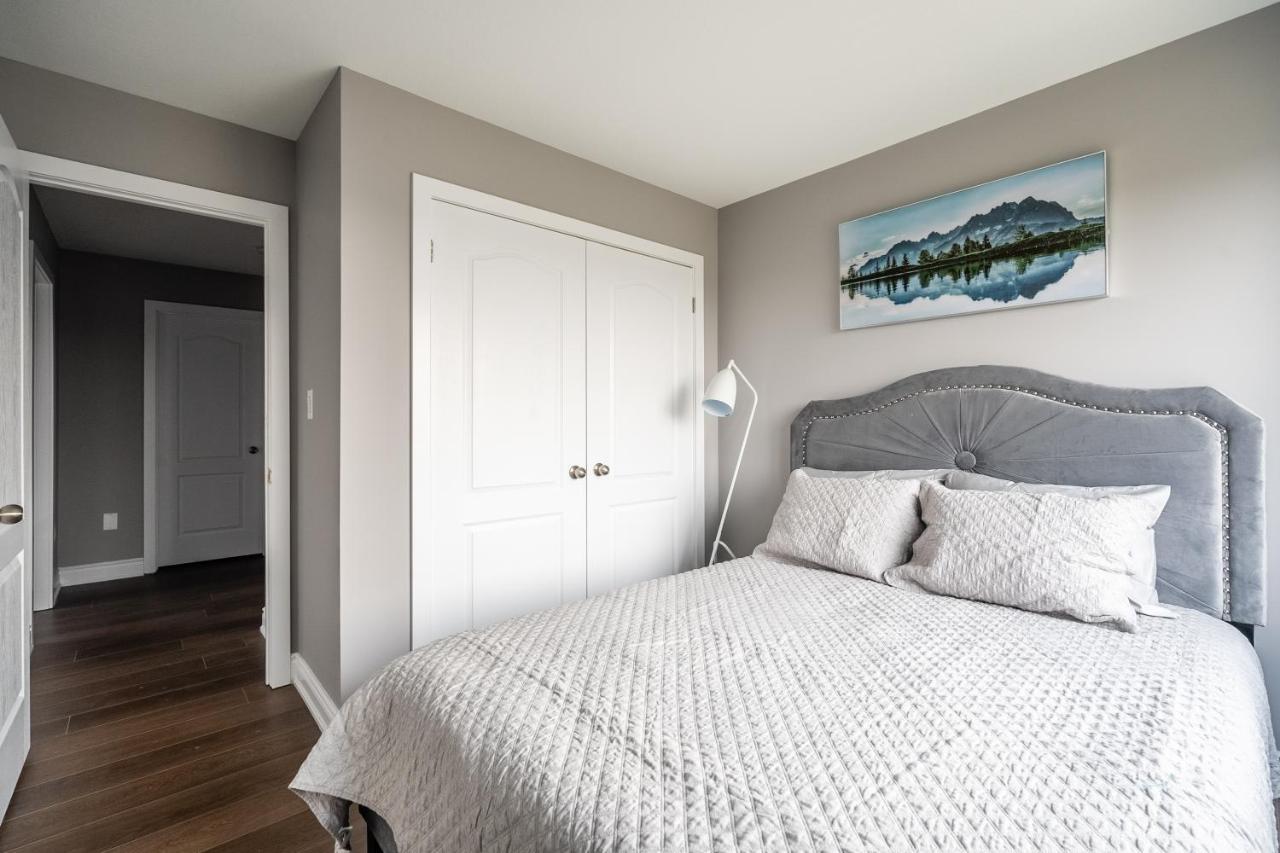 Modern Homes Ontario Shore By Globalstay