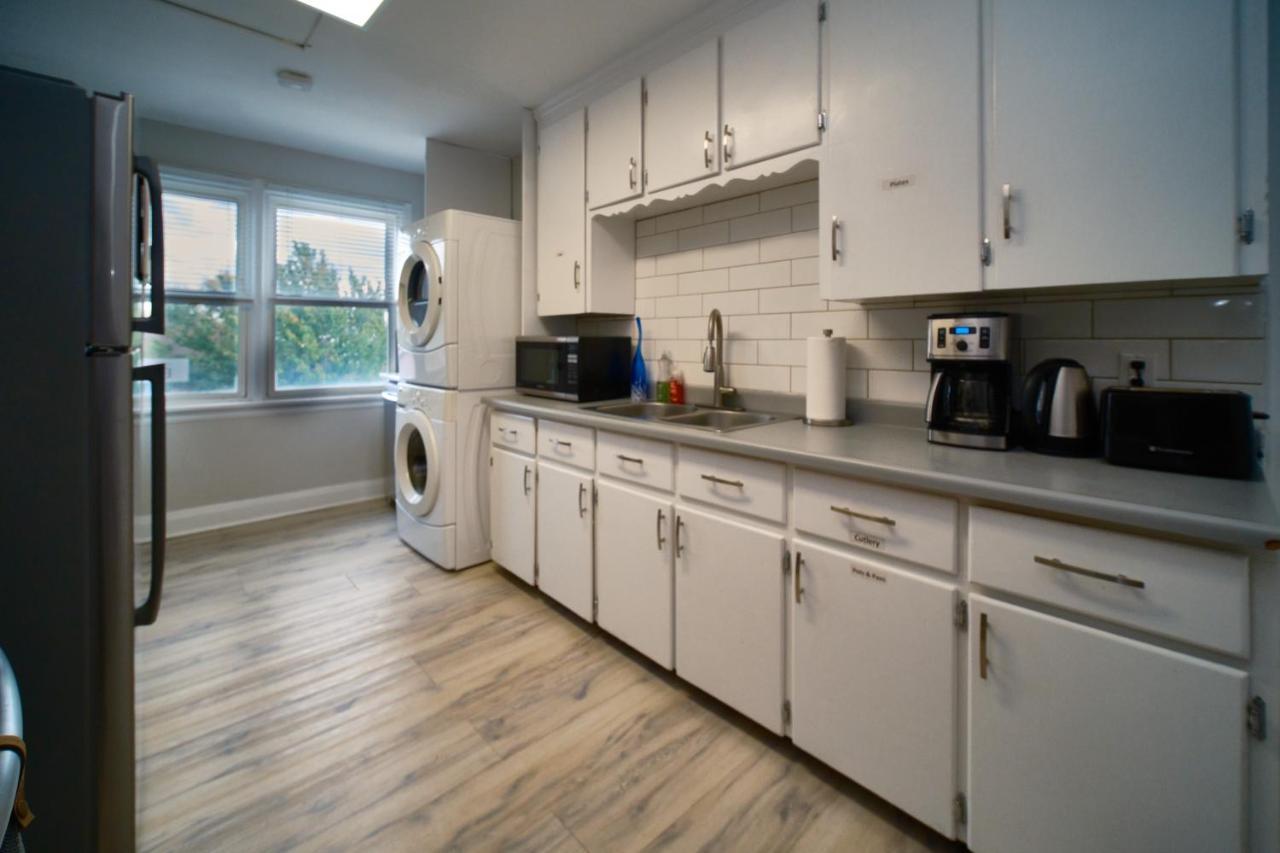 Chic Retreat - Comfy Beds - Garden - Pool Apartment *
