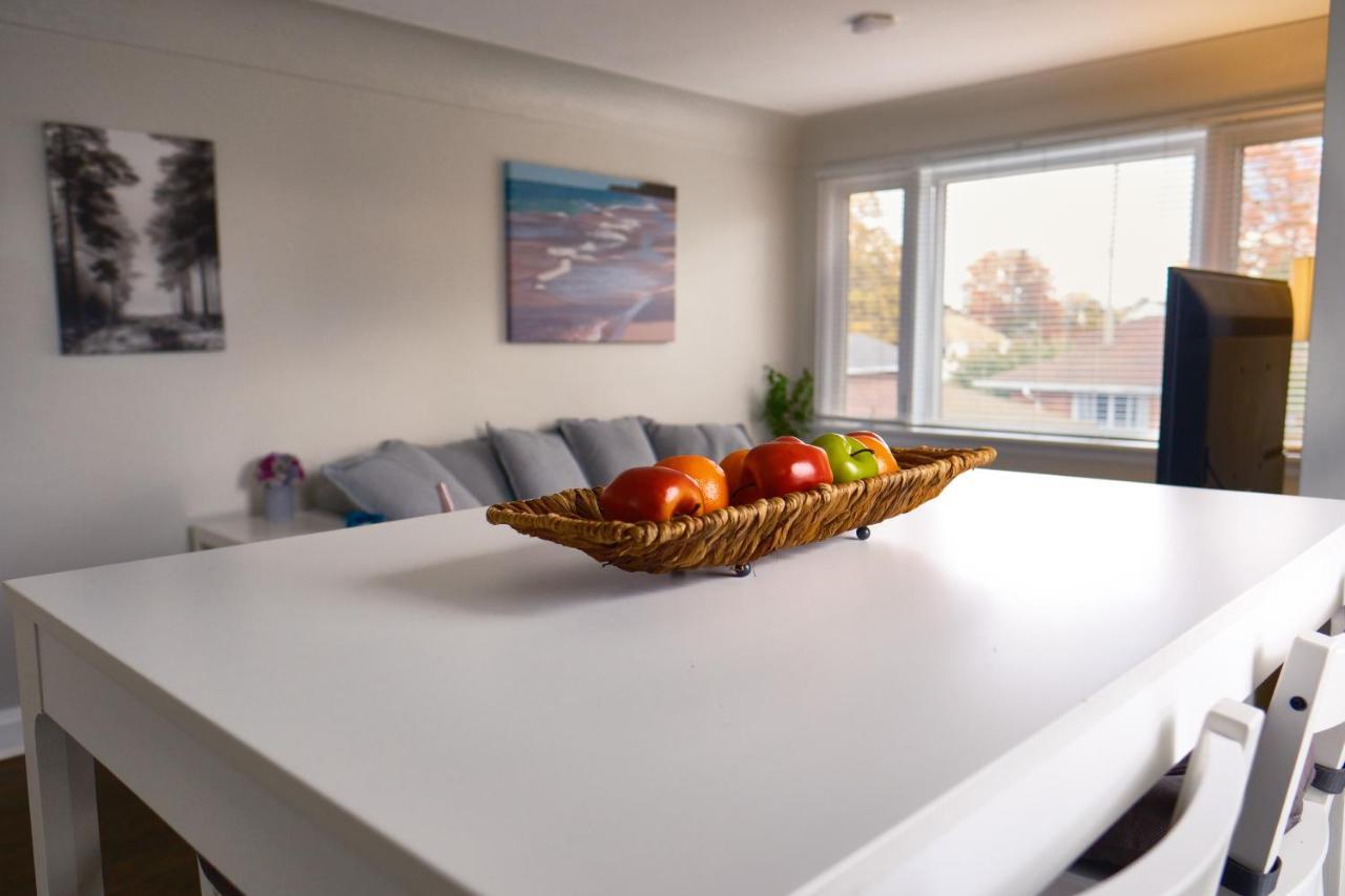 Chic Retreat - Comfy Beds - Garden - Pool Hamilton