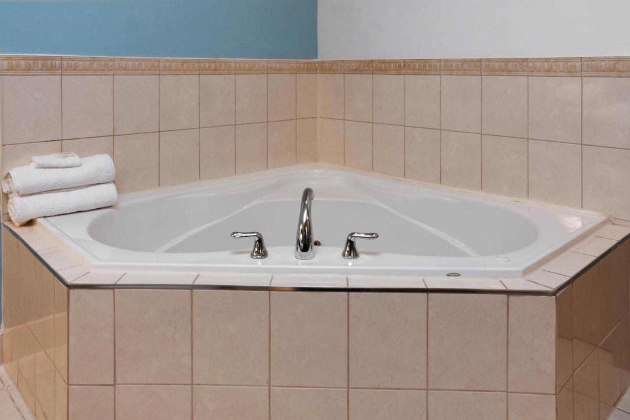 Premier & - Downtown 3* Hamilton
