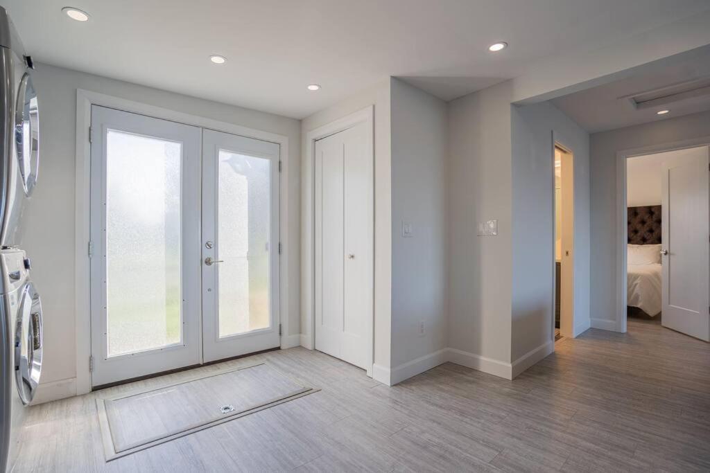 Lakefront Cheerful 2 Bedroom House