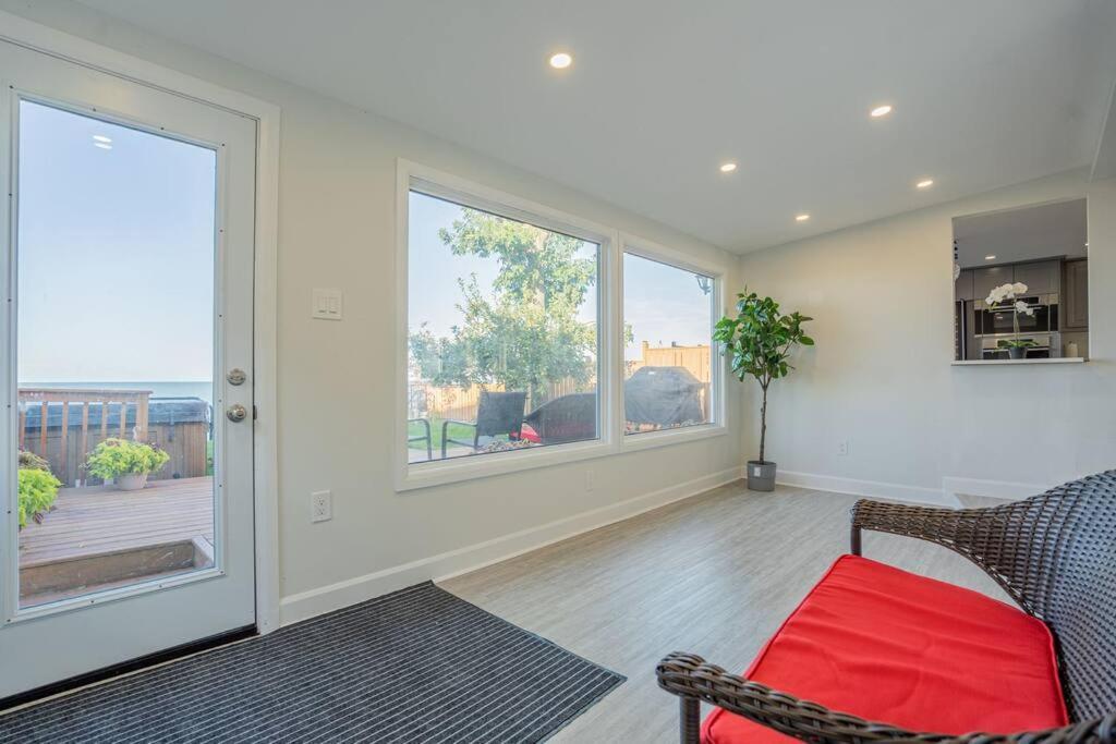 Villa Lakefront Cheerful 2 Bedroom House Hamilton