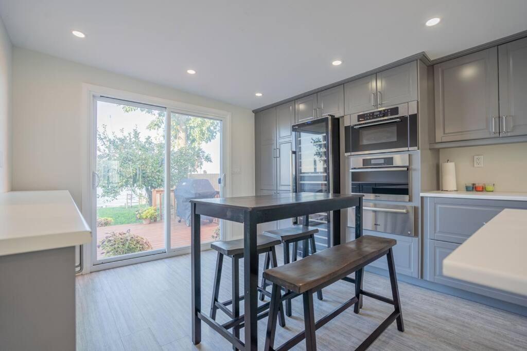 Villa Lakefront Cheerful 2 Bedroom House Hamilton